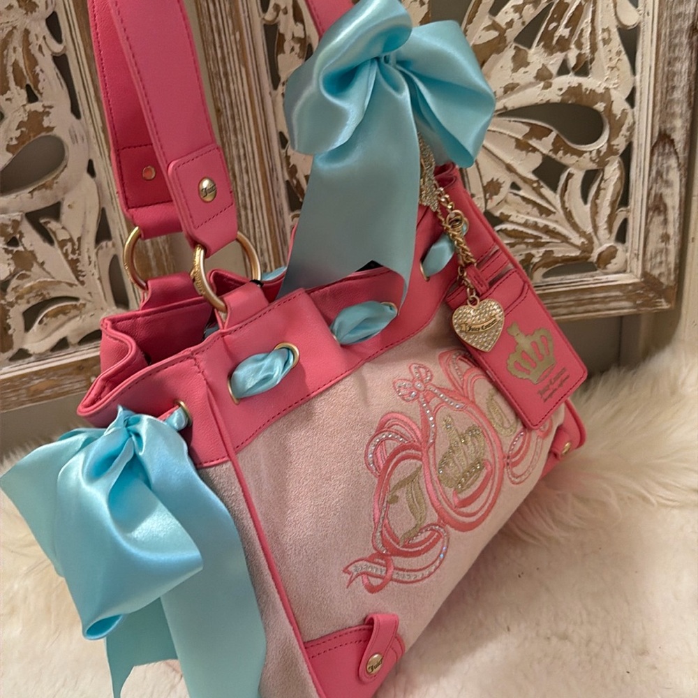 Juicy Couture Pink and Cream Daydreamer embellished with bows and bling🩷 - Picture 10 of 11